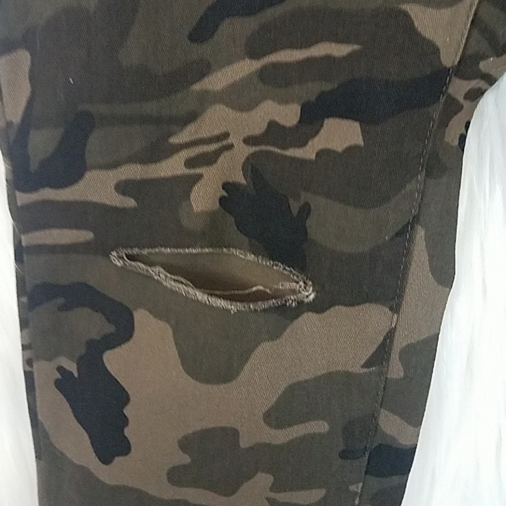 Camo Distressed Drawstring Pants - Picture 7 of 7
